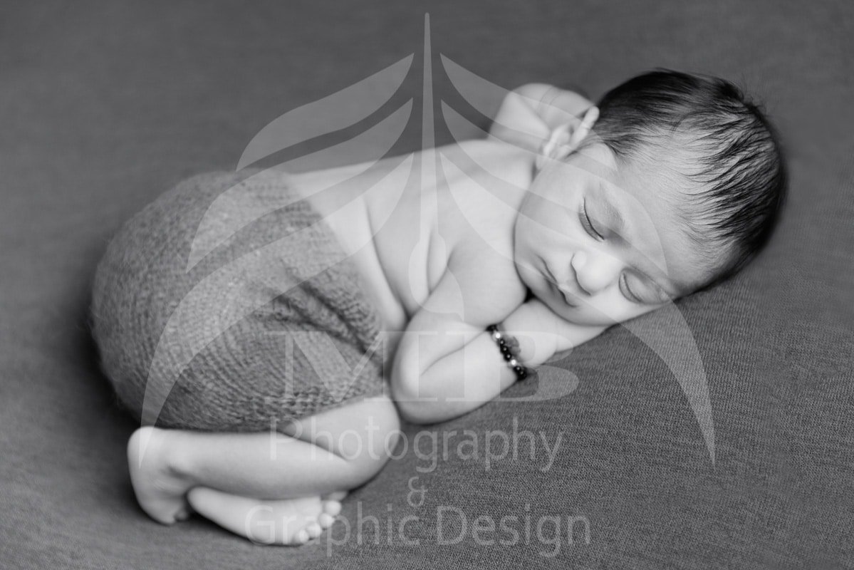 windsor ontario balck white newborn photographer sleeping baby curled pose Mariam Cheaitou Bazzi