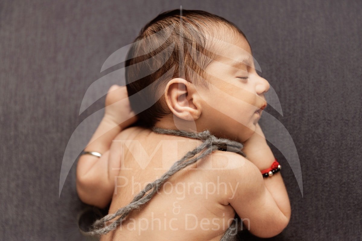 windsor ontario newborn photographer newborn side profile close up Mariam Cheaitou Bazzi